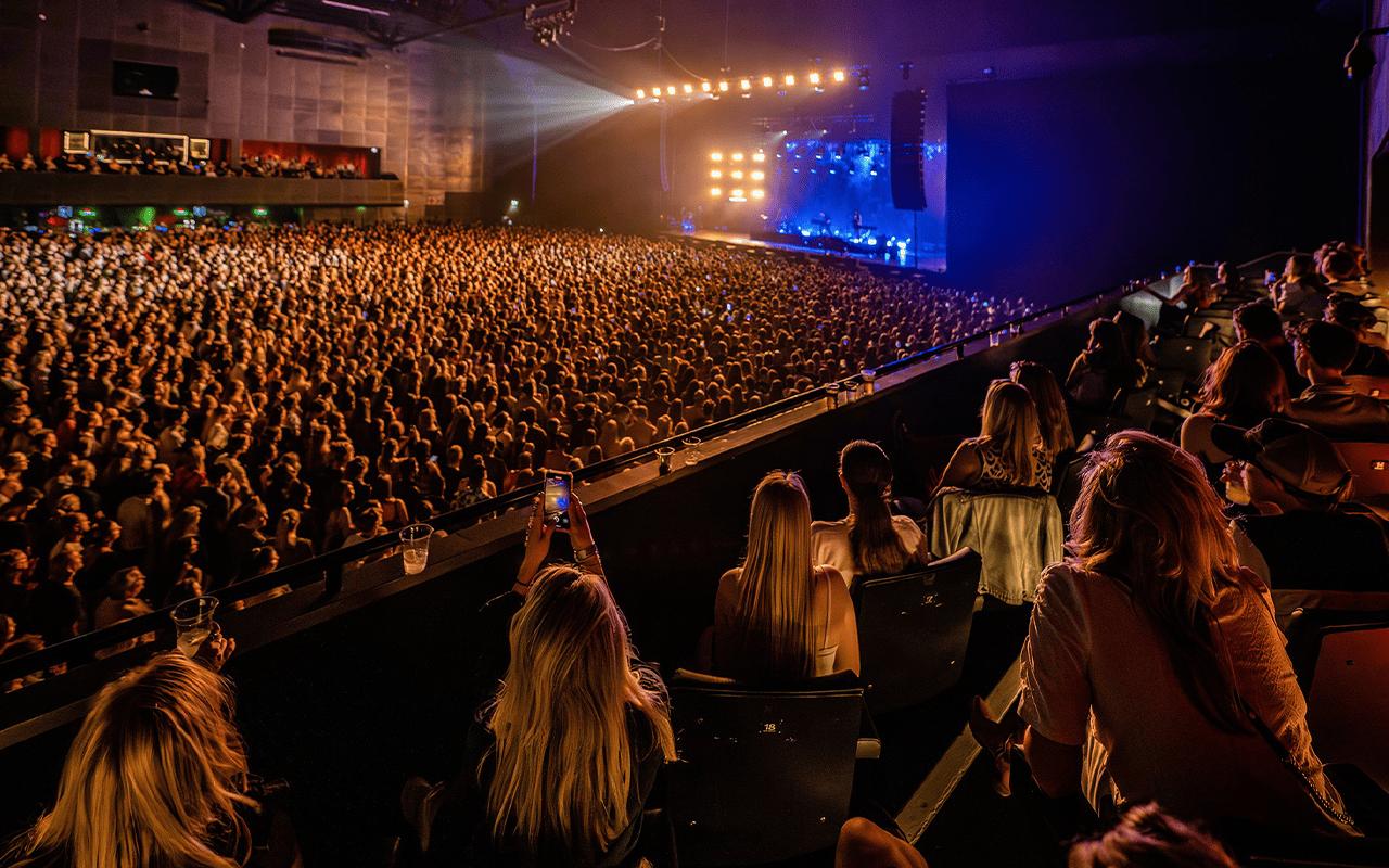 2 VIP-tickets voor concert naar keuze in AFAS live, inclusief parkeren en drankjes