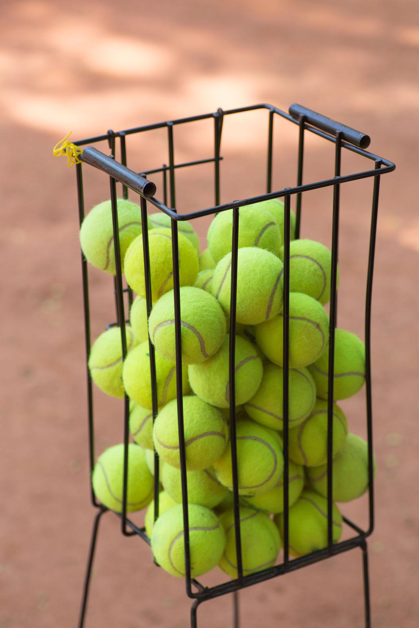 1 uur privéles tennis van Rico Jong A Tai bij de Rijnkanters à € 60,00