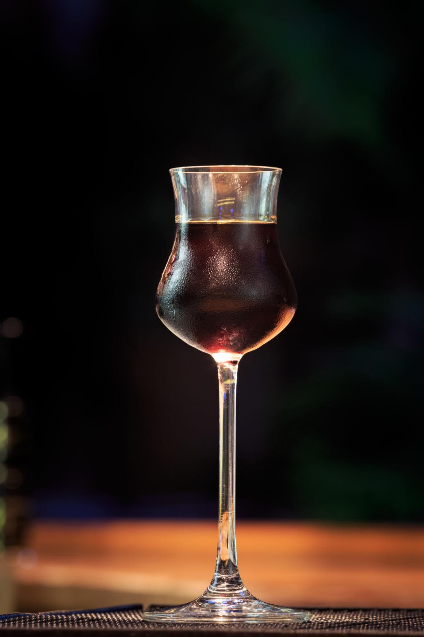 Een fles ’t Rijnsburgertje likeur t.w.v. . € 15