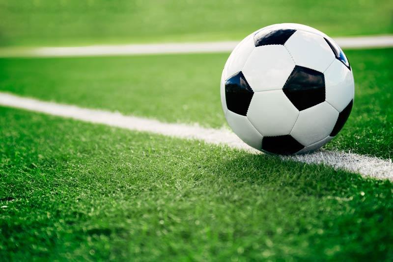Voetbal met handtekeningen van spelers van RBB1