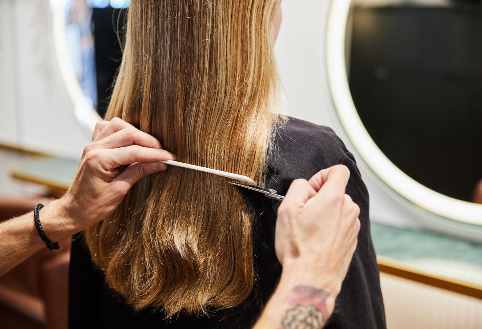 Bon voor een luxe dames wasmassage, knip en föhn behandeling t.w.v. € 55,00