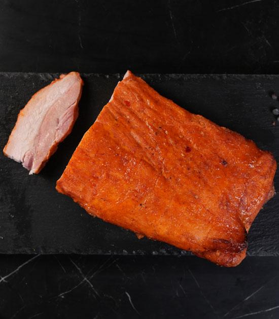 2 Kg Zeeuws spek voor bij de borrel of op het brood en 2 flessen mooie Sauvignon Blanc