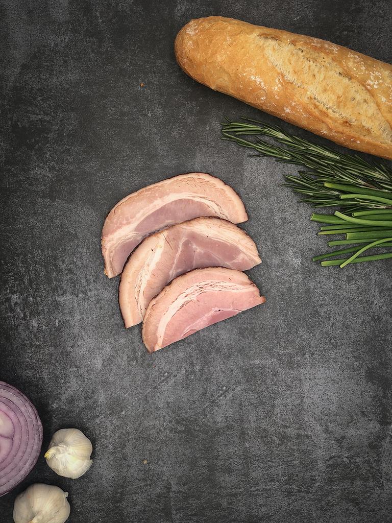 2 Kg Zeeuws spek voor bij de borrel of op het brood en 2 flessen mooie Sauvignon Blanc