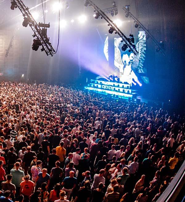 2 Vip tickets voor concert naar keuze in AFAS live, inclusief parkeren en drankjes