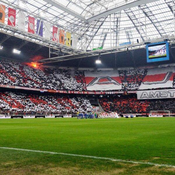 2 Hoofdtribunekaarten in vak 101: wedstrijd Ajax - AZ seizoen 2026/2027, inclusief toegang Amsterdam Zaal (drank & hapje inclusief en parkeerkaart)