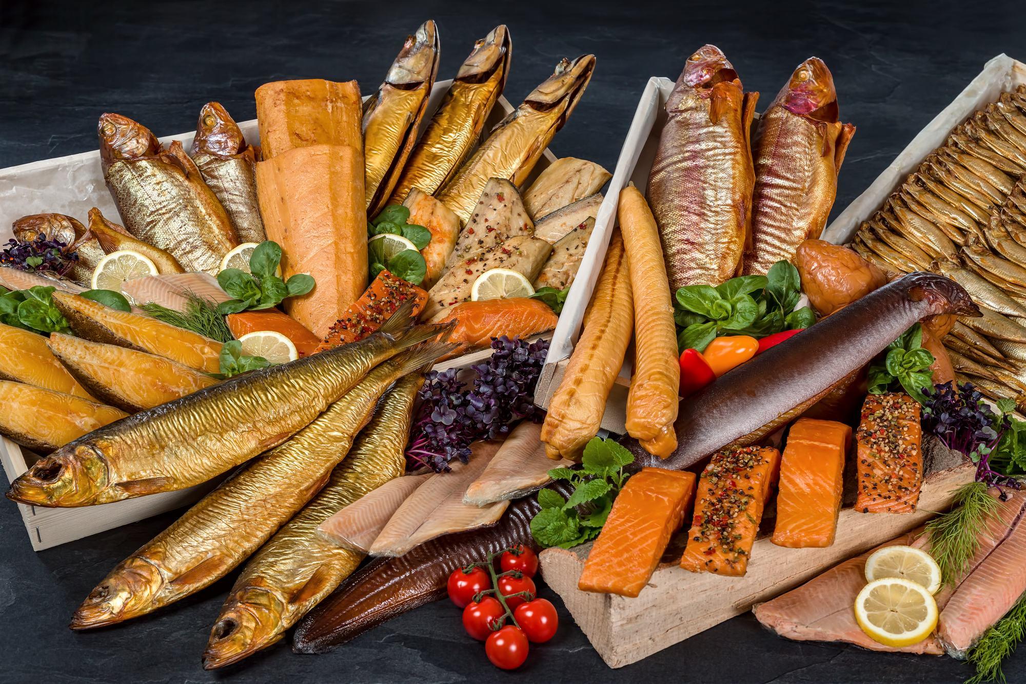 Heerlijk vispakket met 1 kg verse zalm, 1 kg paling, 1 kg gerookte makreel en 1 kg gepelde garnalen