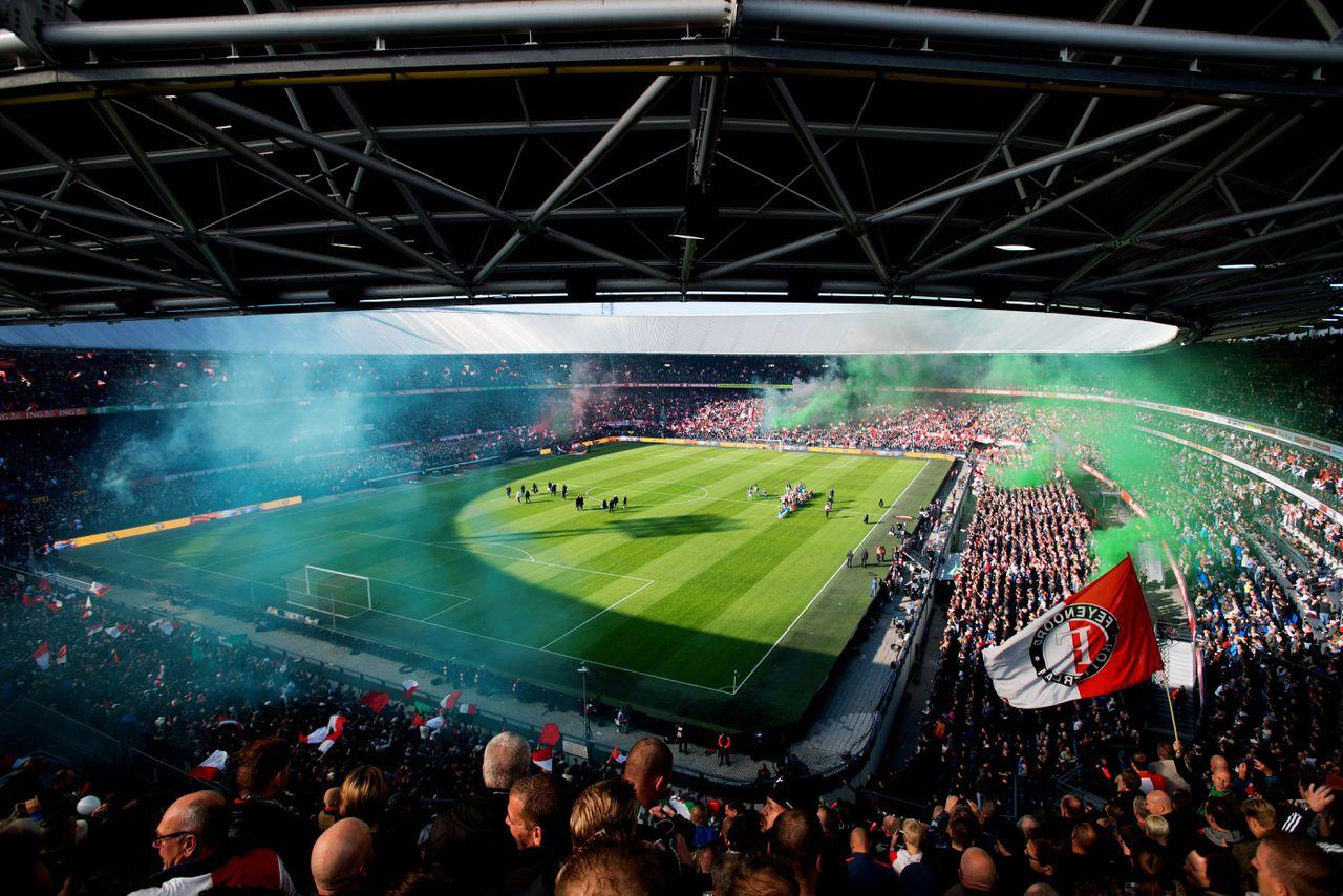 3 Kaarten in vak P (gezinsvak) voor de eerste thuiswedstrijd van Feyenoord in seizoen 2026/2027