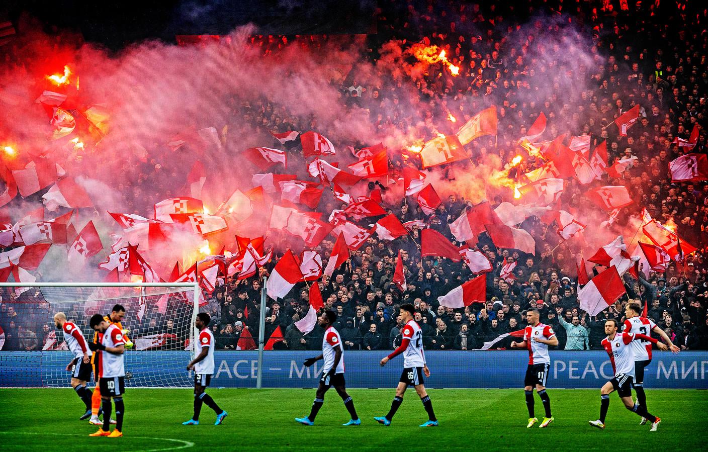 2 Tribunekaarten voor een thuiswedstrijd naar keuze van Feyenoord in seizoen 2026/2027 (op  basis van beschikbaarheid)
