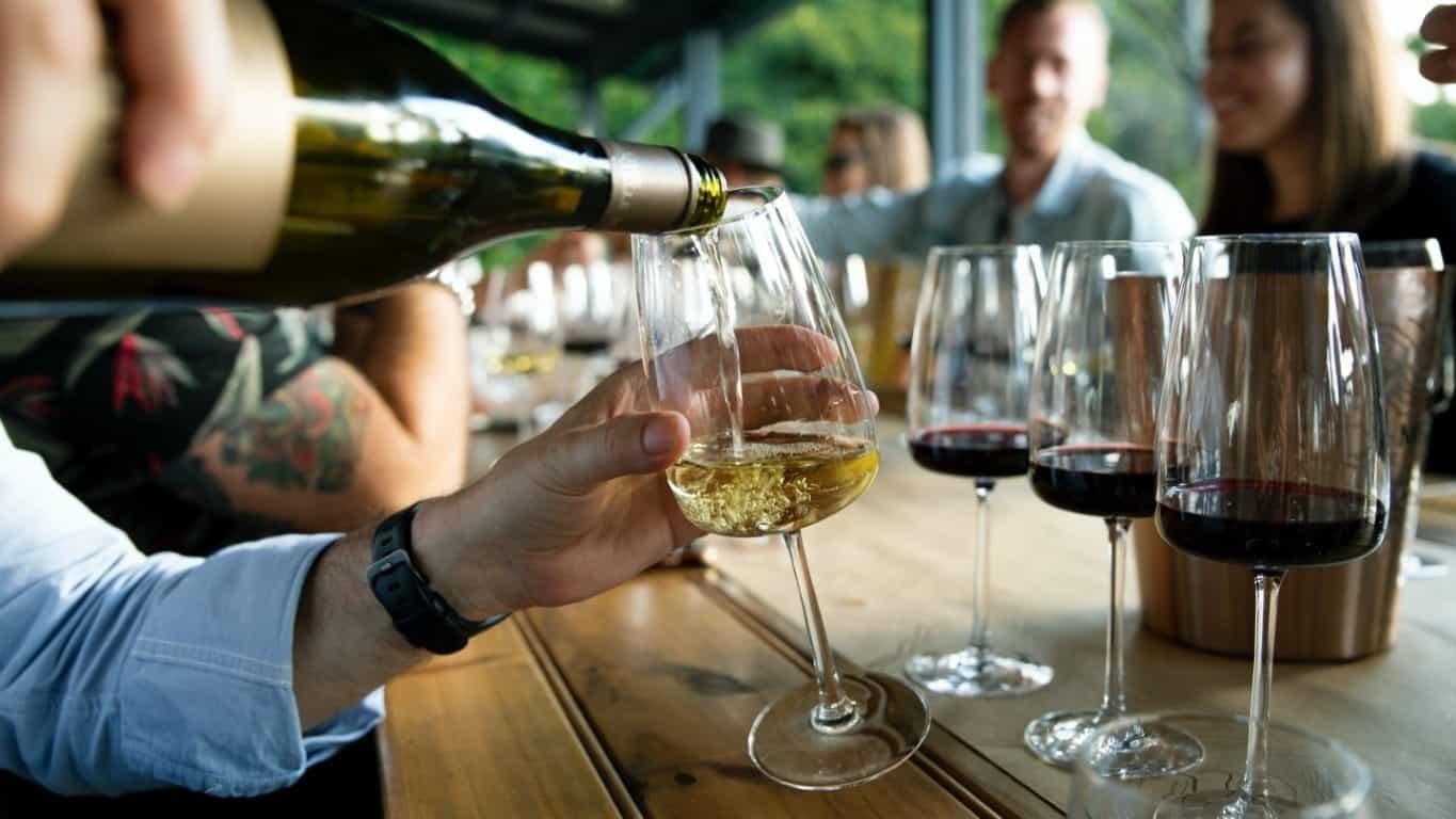 Wijnproeverij voor 8 personen bij u thuis of op locatie bij Linda Driebergen in De Oude Keuken