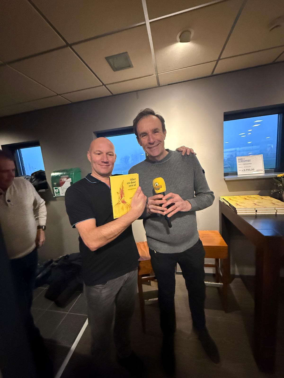 Boek  "Hier en daar een UI"