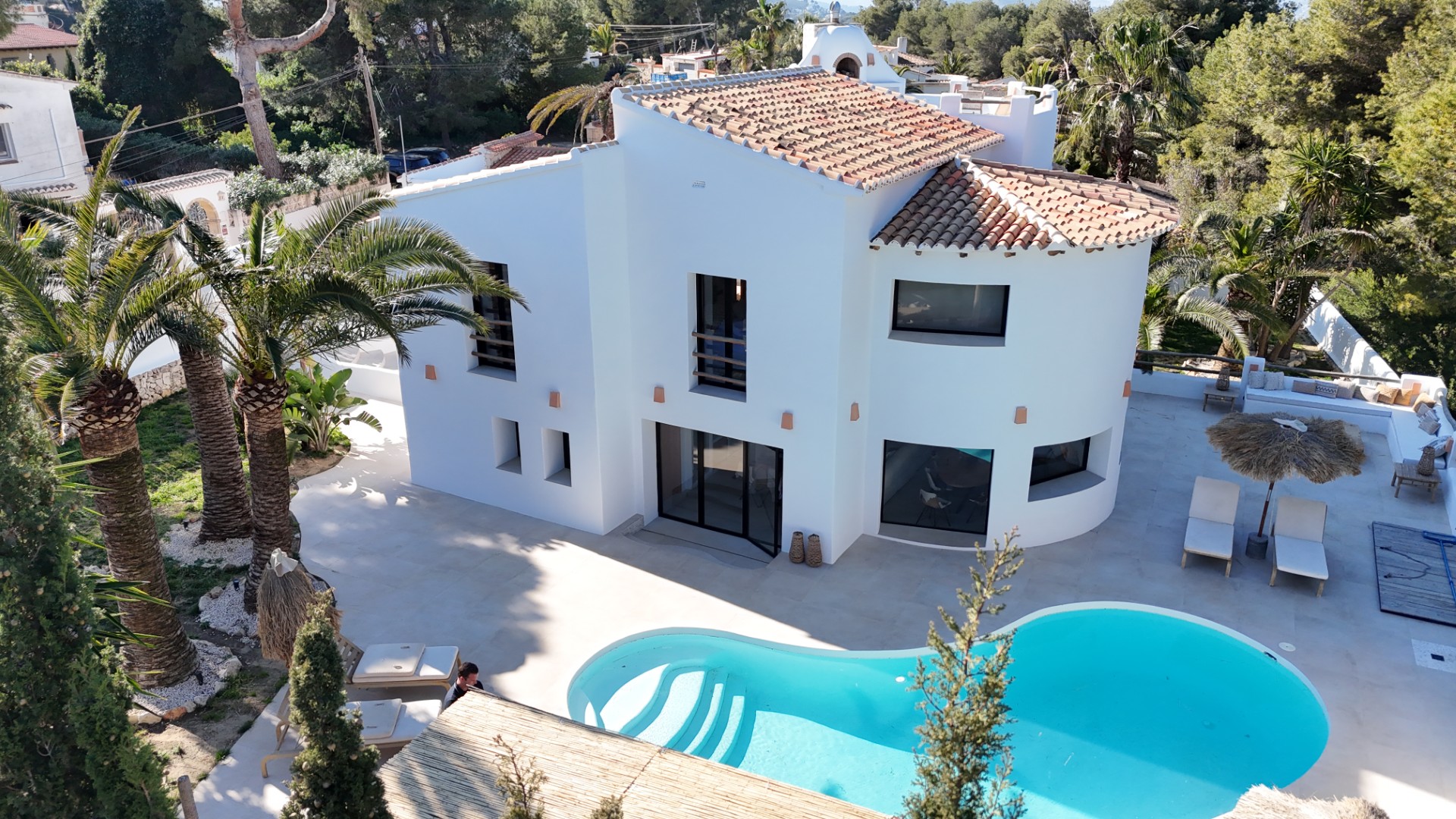 Beleef een ontspannen week in Casa Querida in Jávea, Spanje (datum in overleg o.b.v. beschikbaarheid, excl. schoolvakanties). De woning beschikt over 5 slaapkamers (10 personen) 5 badkamers en airconditioning in alle kamers. Waarde € 4.950,00 (prijsn