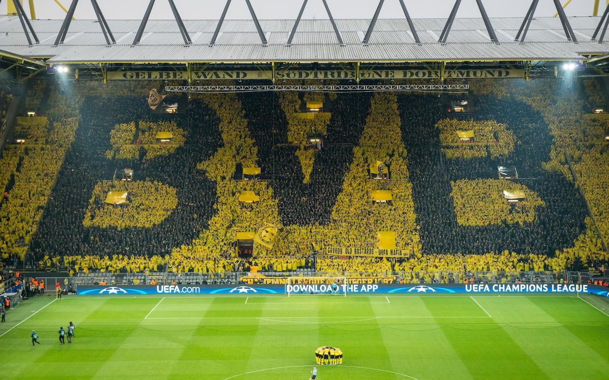 Heeft u ooit een wedstrijd beleefd van Borussia Dortmund?  Voor seizoen 2026/2027 kunt u en uw gast getuige zijn van Borussia Dortmund - Bayern München. Twee geweldige Gelbe Wand tickets inclusief een hotelovernachting met ontbijt in een 3 sterren ho