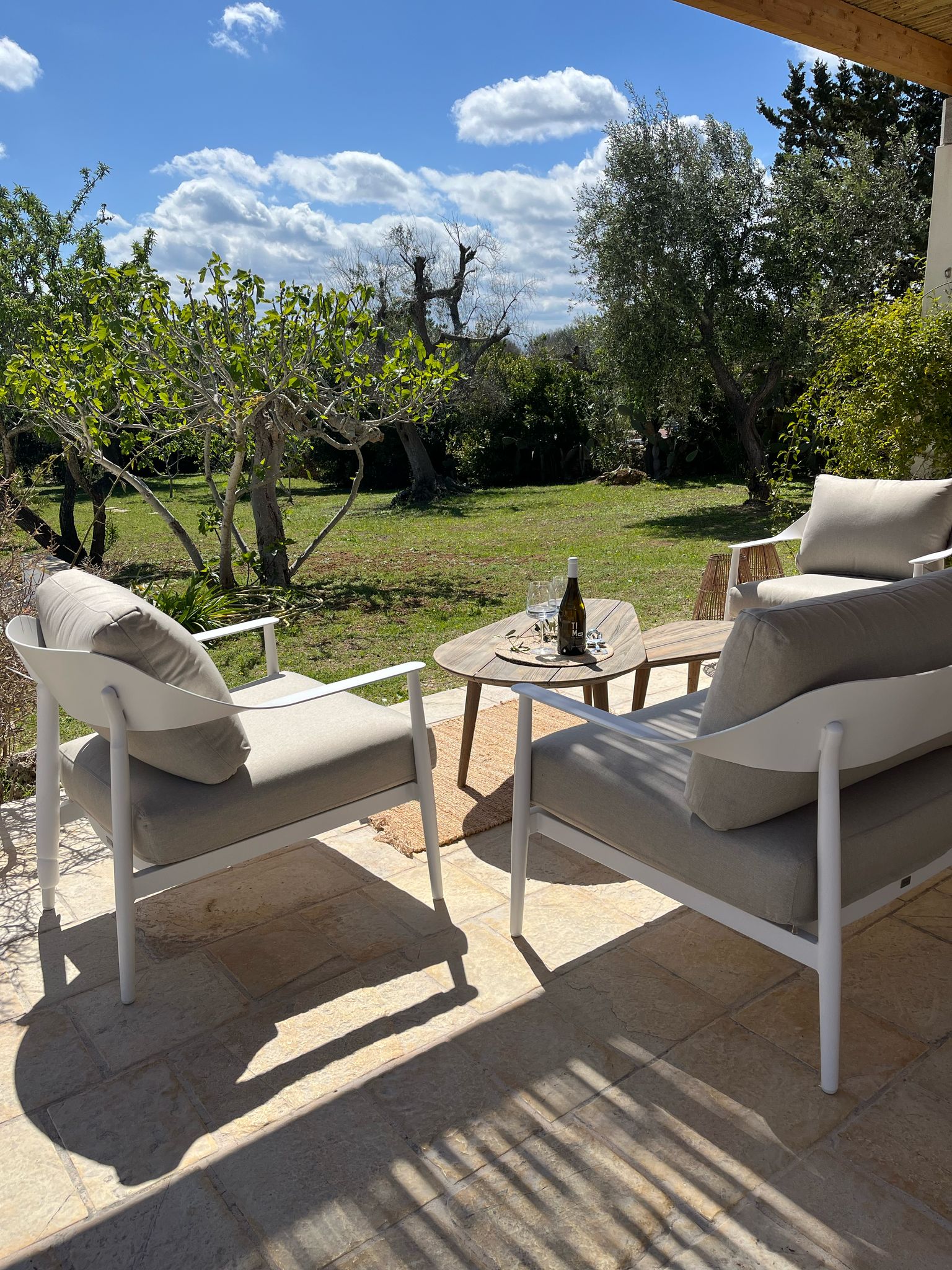 Geniet van een week verblijf in het sfeervolle Villa Nova Vita (datum in overleg, buiten de schoolvakanties) in Puglia, Italië . De villa ligt in een rustige omgeving omringd door olijf- en amandelbomen. De villa beschikt over 3 slaapkamers voor 6 pe