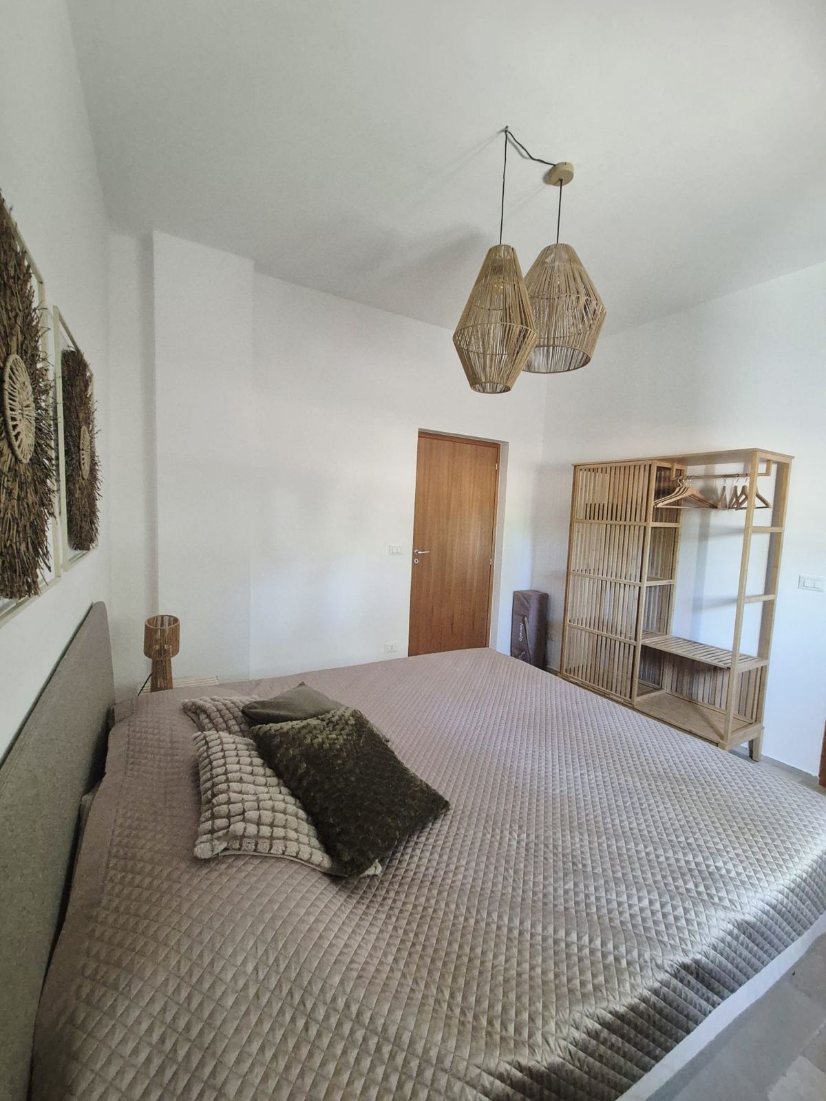 Geniet van een week verblijf in het sfeervolle Villa Nova Vita (datum in overleg, buiten de schoolvakanties) in Puglia, Italië . De villa ligt in een rustige omgeving omringd door olijf- en amandelbomen. De villa beschikt over 3 slaapkamers voor 6 pe