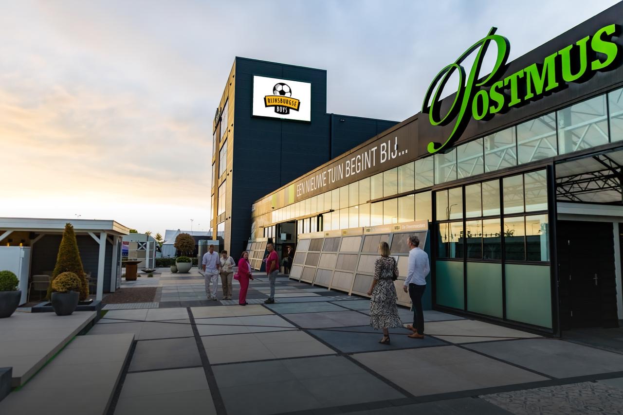Half jaar reclame maken op grote hoogte direct langs de N206 Leiden-Katwijk t.w.v. € 2.500,00;   8 x per uur zichtbaar, 22.000 passanten per dag.  Ideale zichtlocatie om uw product of dienst in de regio onder de aandacht te brengen