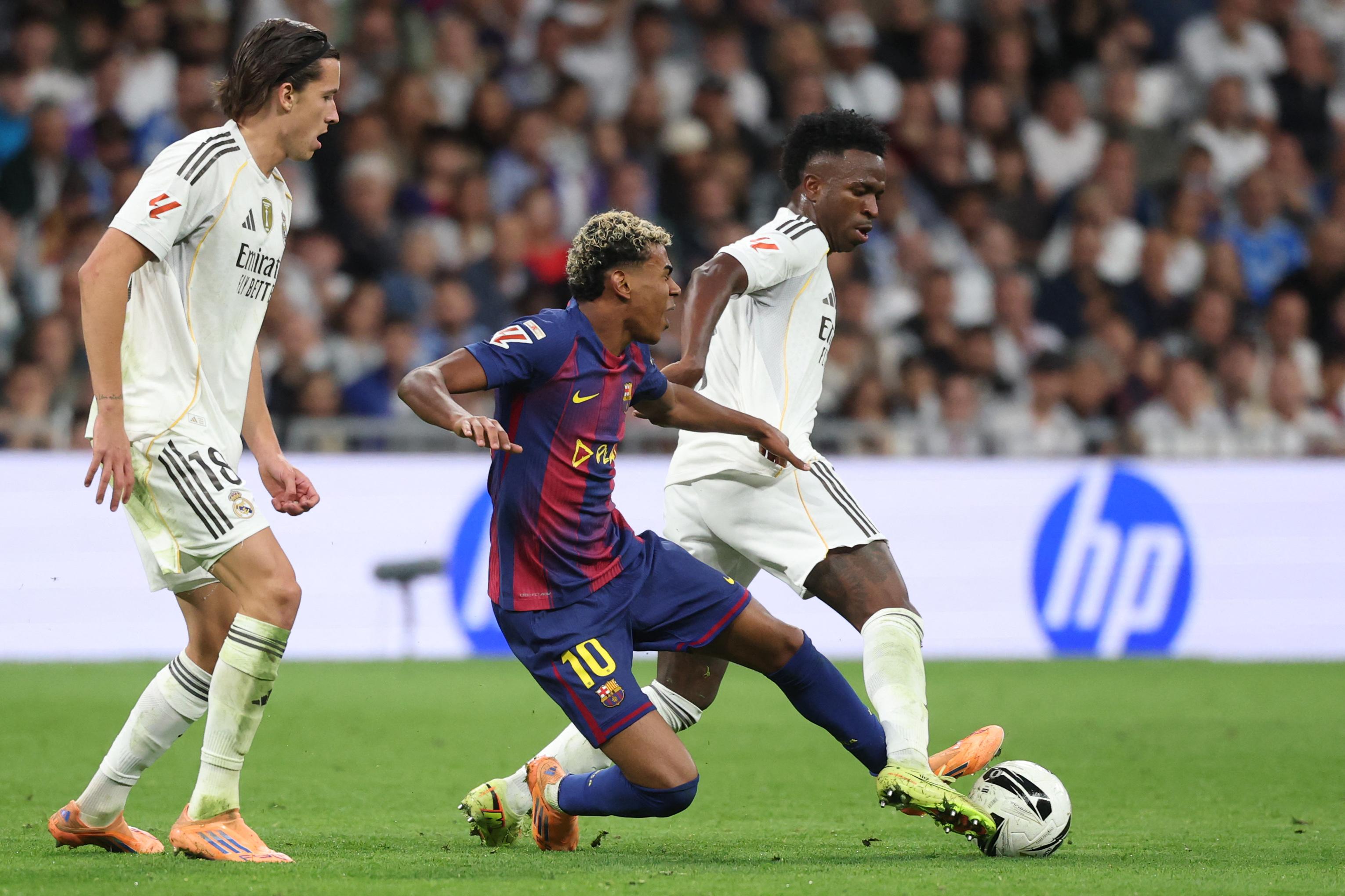 Voetbalarrangement El Clásico FC Barcelona - Real Madrid in seizoen 2026/2027 voor 2 personen inclusief wedstrijdtickets categorie 2, twee  hotelovernachtingen + ontbijt in een 3-sterrenhotel in het centrum van Barcelona en een retourvlucht Amsterdam
