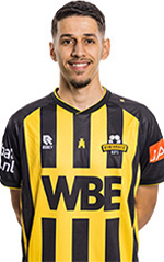 Training door twee spelers van RBB1 Mitch van Kempen en Illias Kariouh